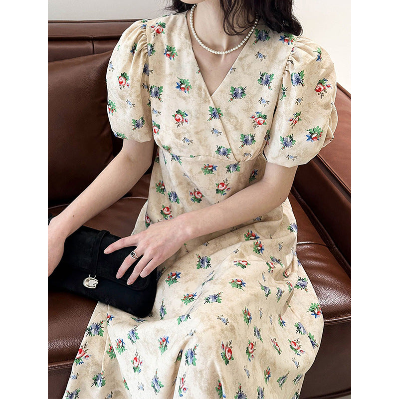 2025 popular spring and summer new Korean design sense retro V-neck bubble sleeve floral dress female 722