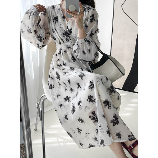 2025 2025 spring  V-neck dress women's retro floral medium and long chiffon waist bubble sleeve skirt 22210